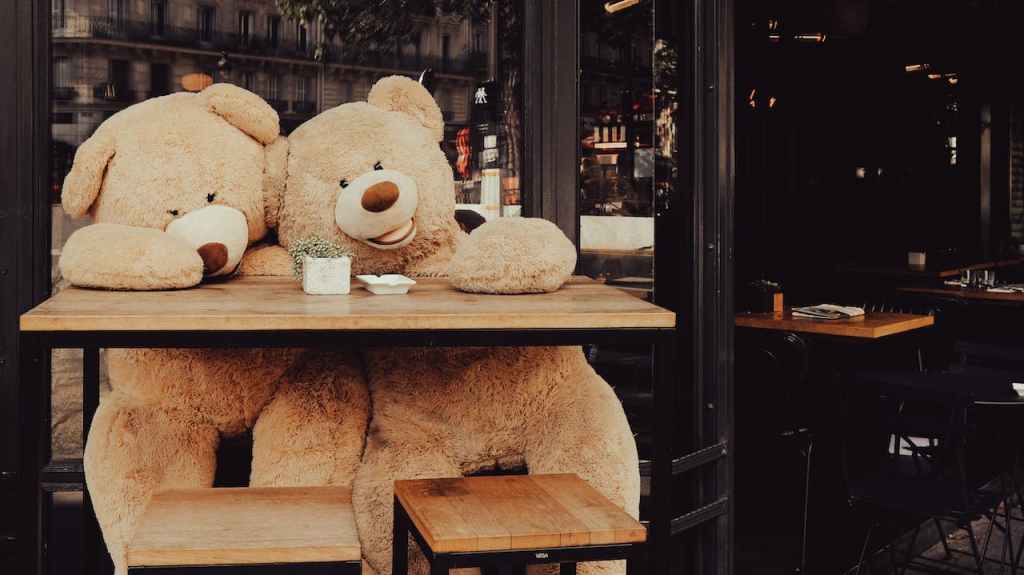 Snuggly Bears Make This Restaurant Roarsome