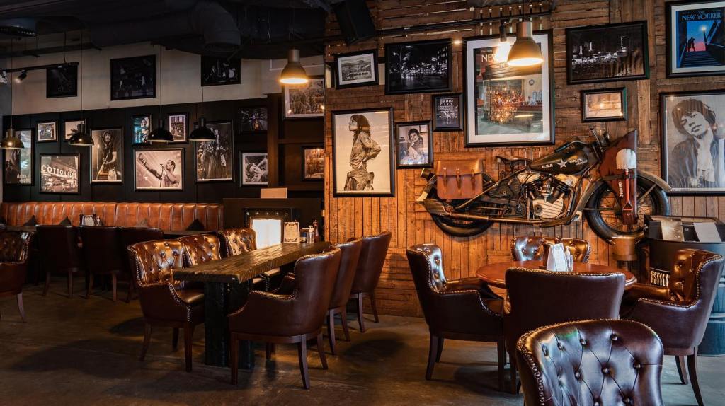 Happy hours in Downtown Dubai at Distillery