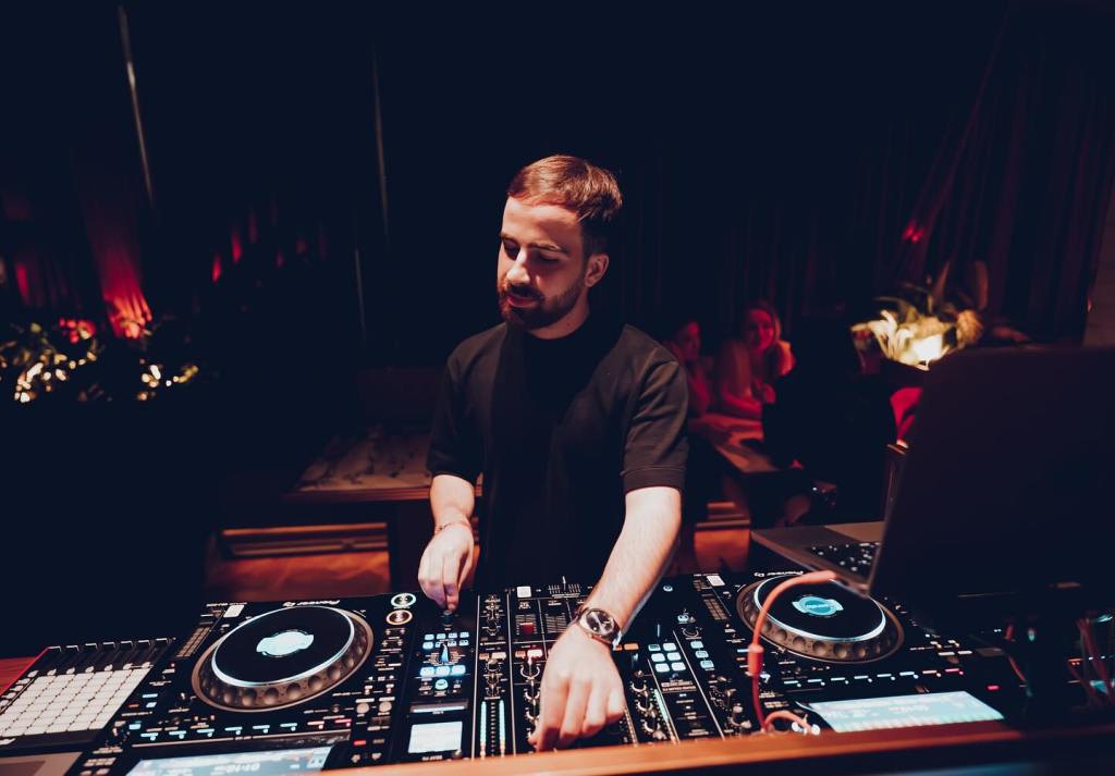 Live entertainment at Tatel